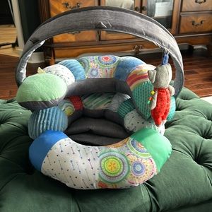 Infantino 2-in-1 Tummy Time & Seated Support Activity Gym